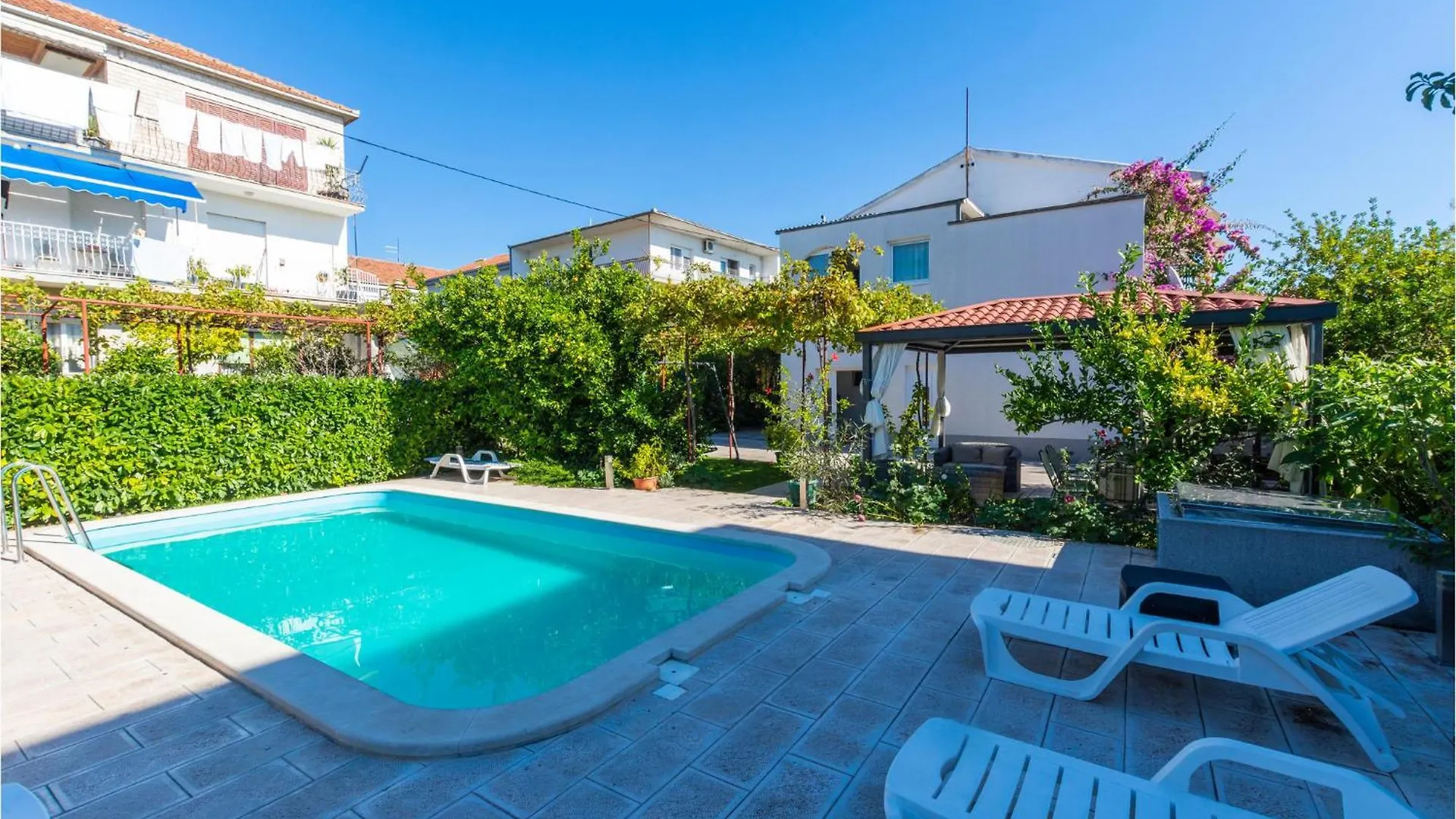 Nice Apartment In Kastel Stari With Kitchen Kastela