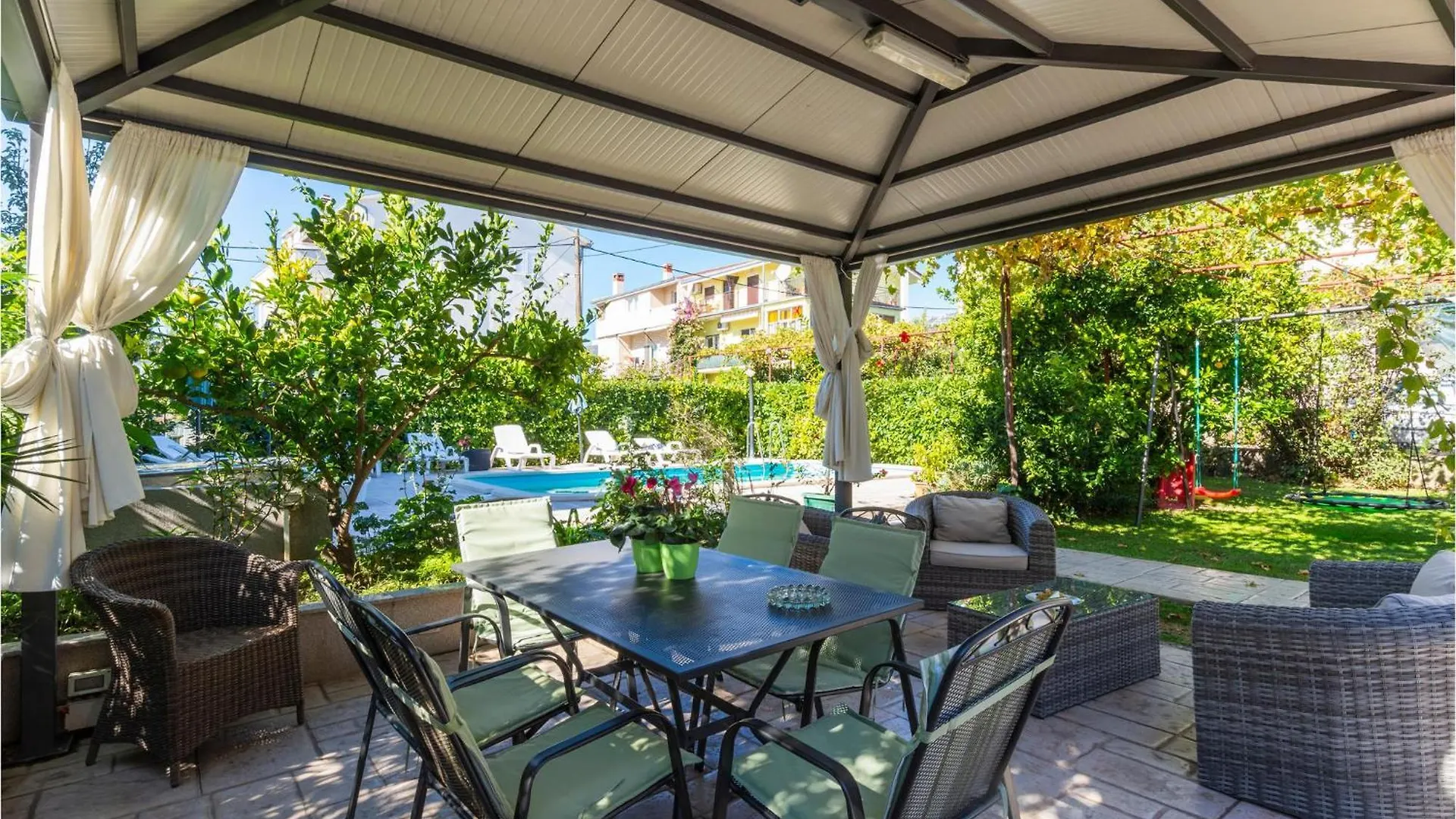 Nice Apartment In Kastel Stari With Kitchen Kastela
